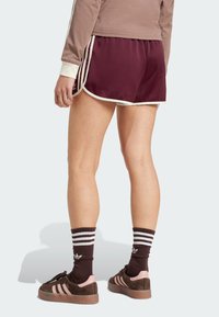 adidas Originals SPRINTER - Pantaloni scurți - maroon cream white