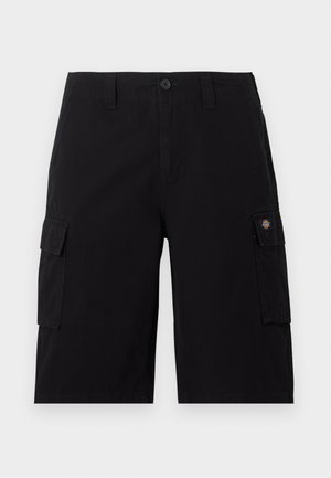 Pantaloncini cargo neri fino al ginocchio con chiusura a bottone, passanti per cintura e tasche con patta su entrambi i lati, una tasca con una piccola patch con il logo.