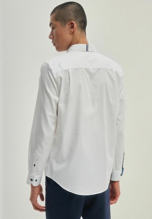 Next TEXTURED TRIMMED REGULAR FIT SINGLE CUFF - Skjorter - white blue floral