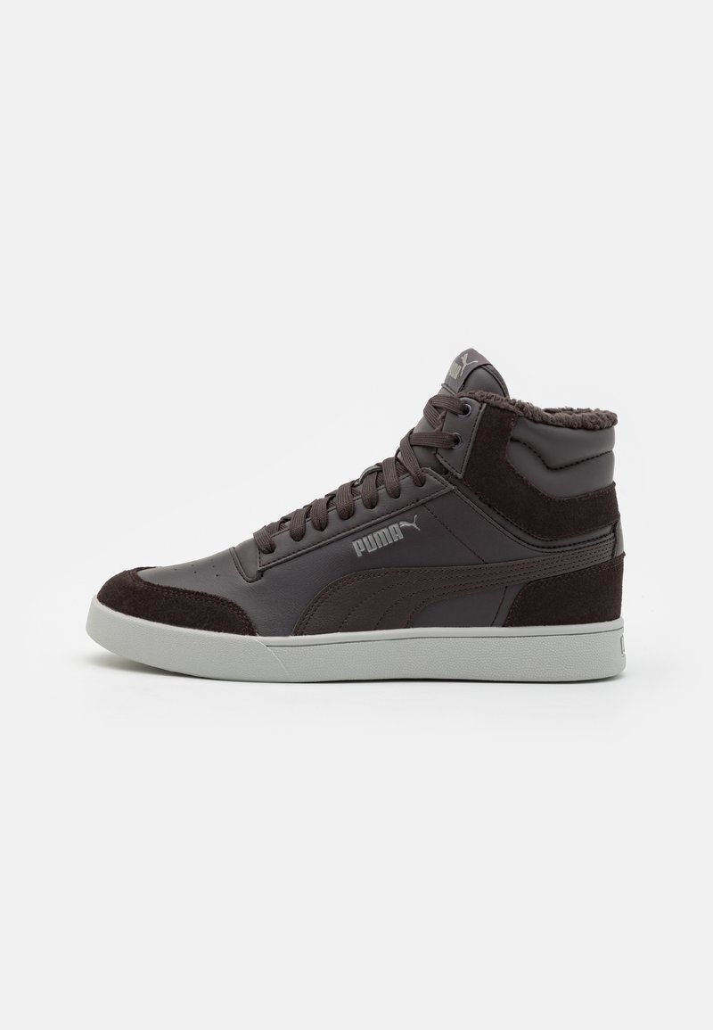 Wysokie sneakersy ze ciemno-brązowej skóry i zamszu, z teksturowanym kołnierzem, gumową podeszwą i subtelnymi akcentami logo.
