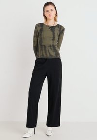 GAP PANT - Tepláky - true black