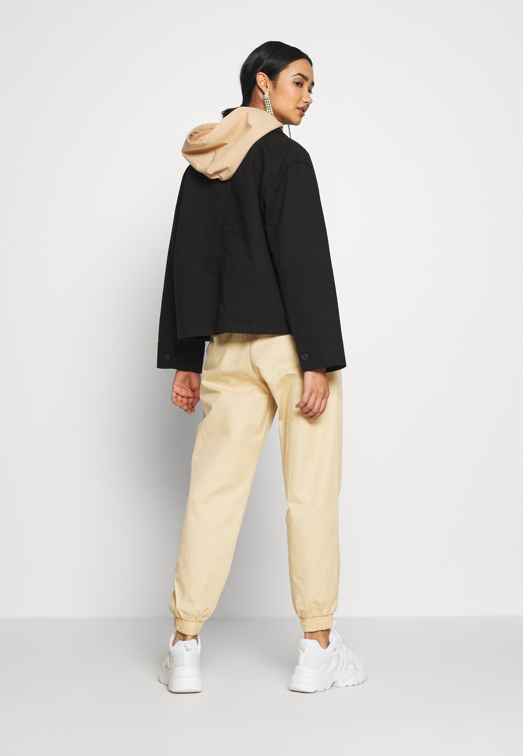 Weekday EVE Tunn jacka blacksvart Zalando.se Weekday EVE Tunn jacka blacksvart Zalando.se