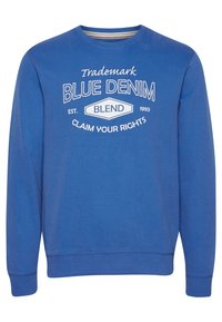 Sudadera azul de algodón, con cuello redondo y mangas largas. Tiene texto impreso en blanco y un acabado de canalé en el dobladillo y los puños.