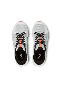 On CLOUDFLYER 4  - Laufschuh Straße - glacier   white