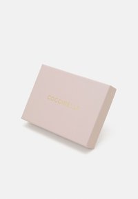 Coccinelle Maks - laurel green
