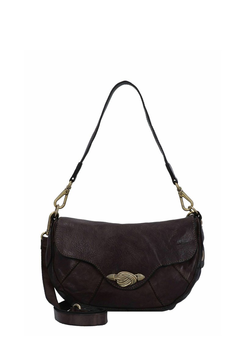 Borsa a mano in pelle marrone scuro con pattina curvata, hardware a nodo in tonalità oro e tracolla removibile. Finitura testurizzata e cuciture dettagliate.