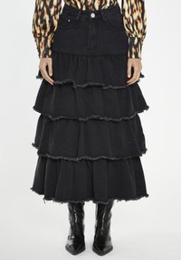Glamorous TIERED - Falda acampanada - washed black