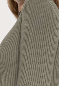 Even&Odd Sweter