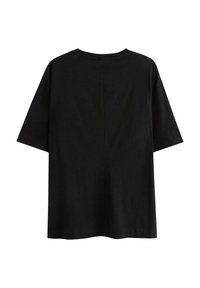 T-shirt nera a maniche corte con vestibilità ampia, realizzata in cotone. Presenta un collo tondo e un design semplice e lineare senza decorazioni.