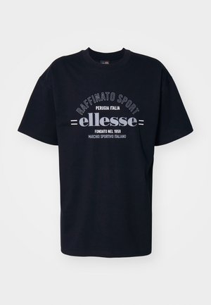 Schwarzes Baumwoll-T-Shirt mit Rundhalsausschnitt. Mit weißem Drucktext "Raffinato Sport" und "ellesse" im Vintage-Stil.