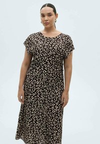 Haljina s smeškim leopard uzorkom, kratkim rukavima, lepršavim materijalom i okruglim dekolteom. Glatka tekstura sa A-linijskim siluetom.