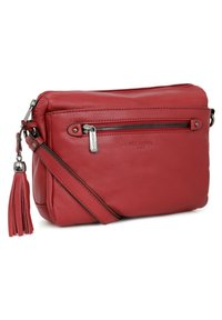 Borsa a tracolla rossa in pelle con tasca frontale con zip, tracolla regolabile e dettaglio con frange. Texture liscia con sottili dettagli di cucitura.