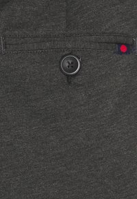 Thumbnail Image 8