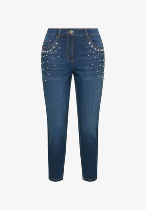 Dunkelblaue Jeans aus Denim mit slim Fit, verziert mit perlenähnlichen Akzenten in der Nähe der Taschen und metallischen Beschlägen an der Taille.