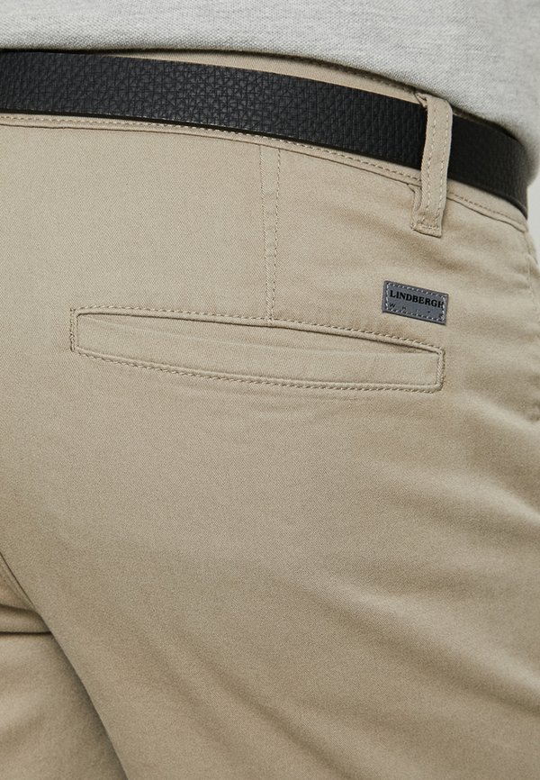 CLASSIC CHINO BELT - Shorts - dark sand3
