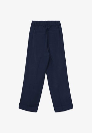 Pantaloni blu navy con vestibilità comoda, vita elasticizzata e risvolti arrotolati, dotati di due tasche posteriori e una texture liscia.