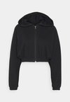 WOMEN CROPPED HOODIE - Športna jopa s kapuco na zadrgo - black