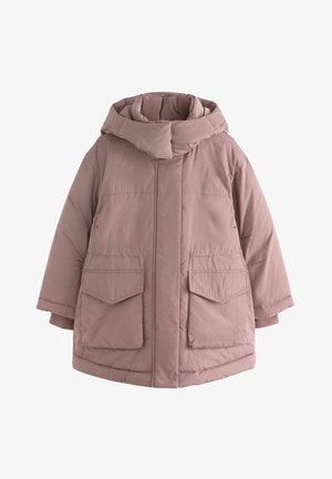 Giacca gonfia rosa con colletto alto, grandi tasche frontali e una texture liscia. Presenta una chiusura con zip e maniche larghe.