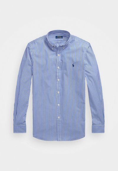 Prugasta modra in bela dolga srajca s kratkimi rokavi in ravnim ovratnikom, ki ima majhen logotip in gumbasto zapiranje. Bombažna tkanina, gladka tekstura.