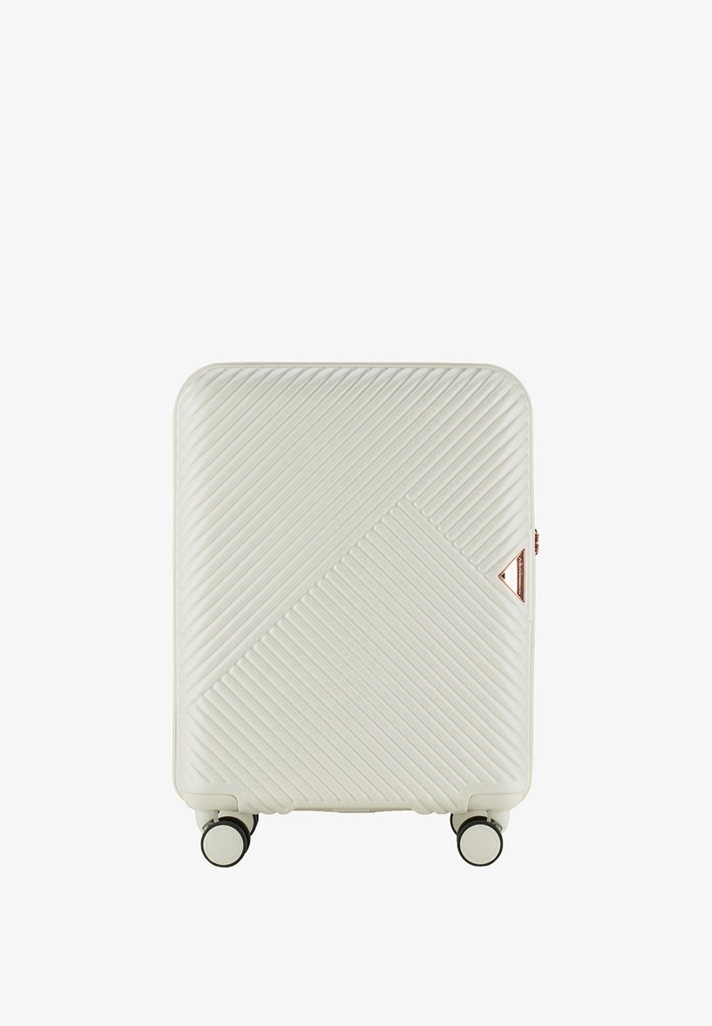 Valigia rigida color crema con texture rigata diagonale. Presenta una cerniera color oro rosa e quattro ruote nere per una facile mobilità.