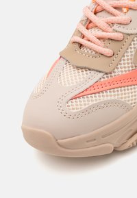 Steve Madden JPOSSESSION - Sneaker low - greige/orange