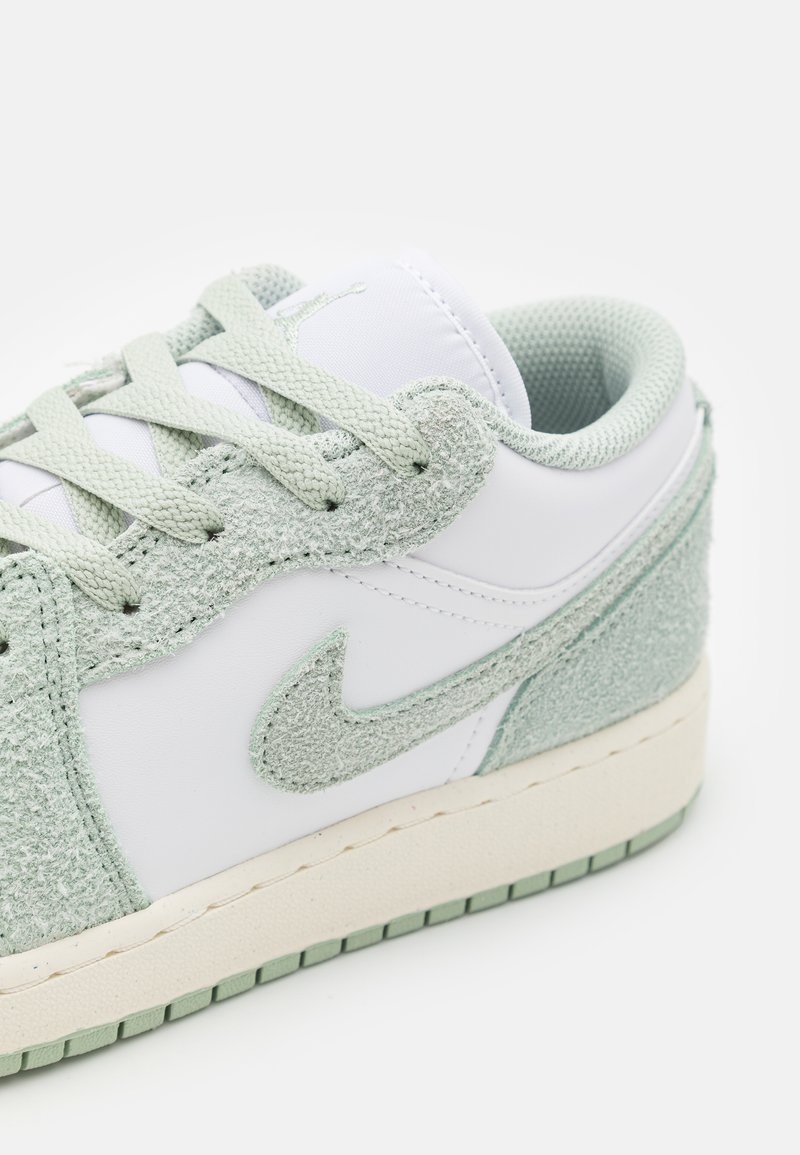 Jordan Vert Clair VNDS Air Jordan Mid SE Size White Pine Green