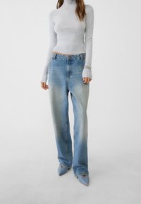 Stradivarius Sweter
