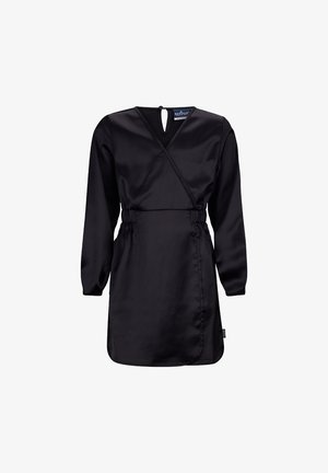 Schwarzes Wickelkleid aus Satin, mit langen Ärmeln, V-Ausschnitt, elastischen Taillenbändern und einem Schlüsselrückenverschluss. Glatte Textur im gesamten Kleid.