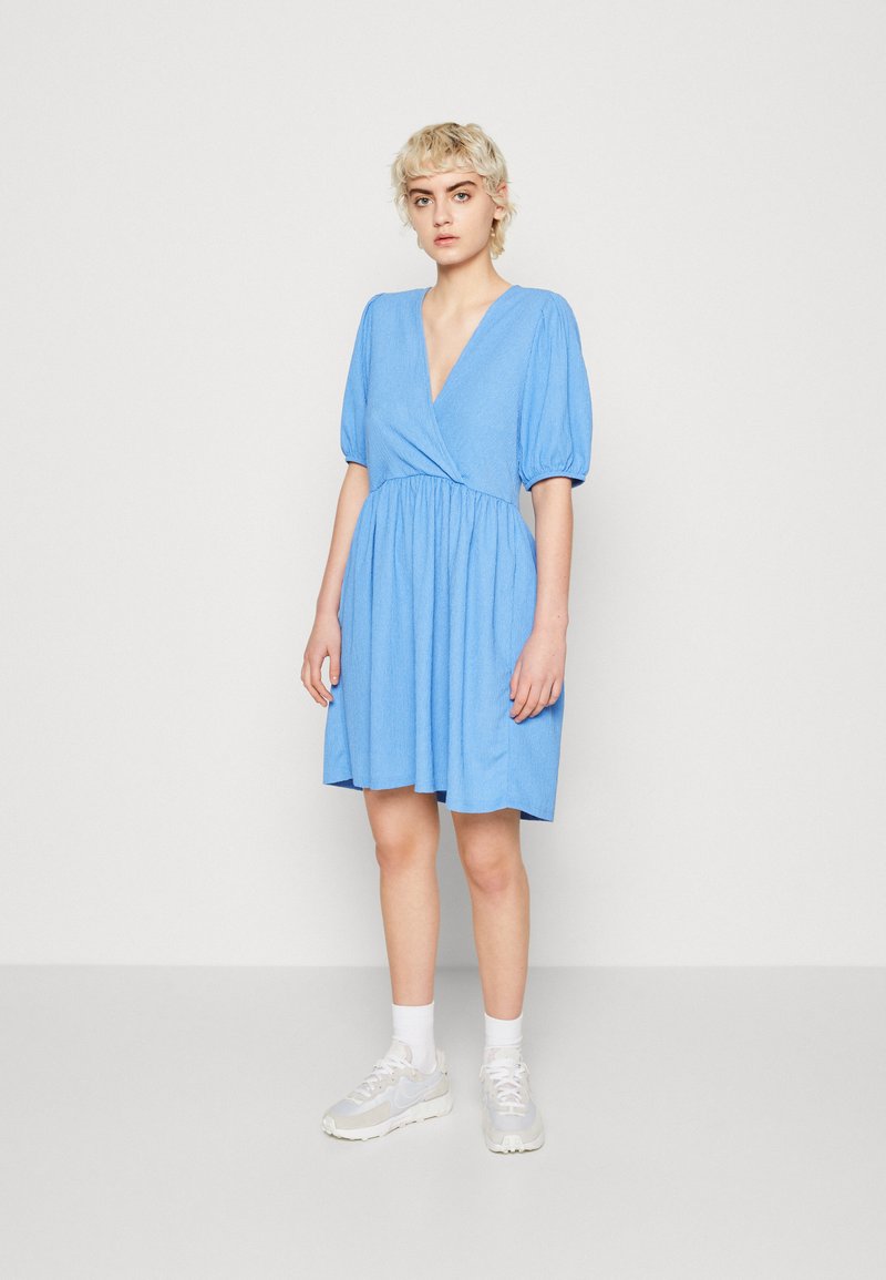 Pieces PCLUNA V NECK SHORT DRESS - Φόρεμα ημέρας - marina