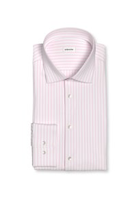 Chemise à rayures verticales roses et blanches boutonnée, pliée avec col et manchette visibles, étiquette de la marque à l'intérieur du col.