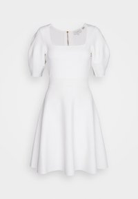 Bílé šaty se čtvercovým výstřihem a nabíranými rukávy, s těsným korzetem a rozšířenou sukní. Zapínání na zip na zadní straně. Hladká textura.