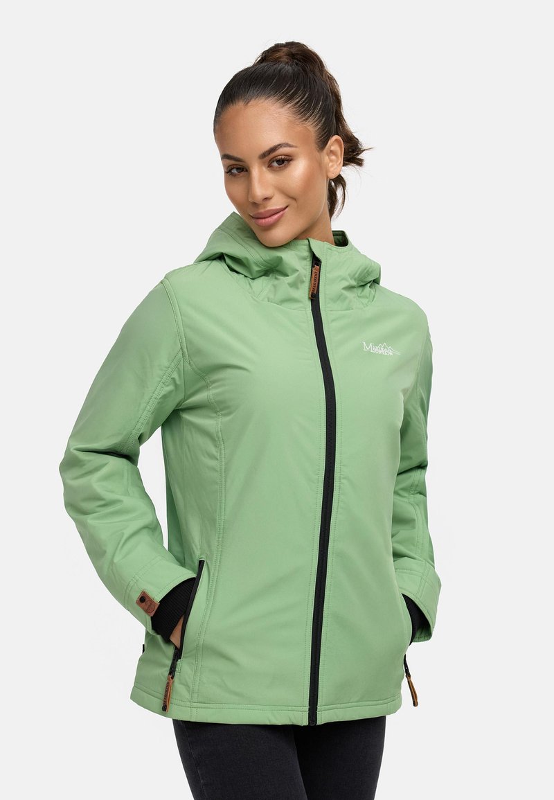 Šviesiai žalia striukė su kapišonu, pagaminta iš lygaus audinio. turi priekinius užtrauktukus, dvi šonines kišenes ir mažą logotipą ant krūtinės.