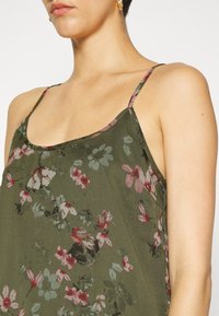 Vero Moda Tall VMWONDA SINGLET - Top - kalamata