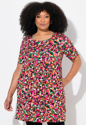 Kurzärmliges Kleid mit einem lebhaften Blumenmuster in Rot, Pink, Grün und Schwarz. Weicher Stoff, runder Ausschnitt und lockere Passform.