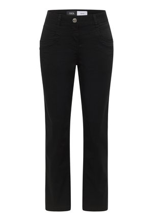 Pantalon noir à jambes droites avec poches avant, fermeture par bouton et passants pour ceinture, étiqueté "Cecil Pants" à la taille.