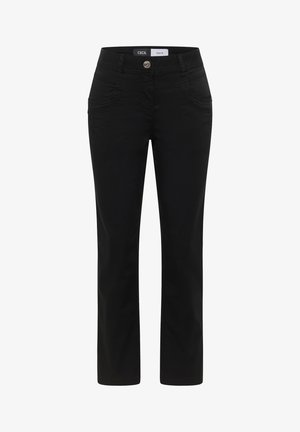 Pantalon noir à jambes droites avec poches avant, fermeture par bouton et passants pour ceinture, étiqueté "Cecil Pants" à la taille.