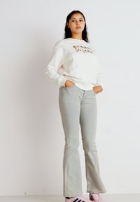 Levi's® GRAPHIC STANDARD CREW - Sweatshirt - off-white