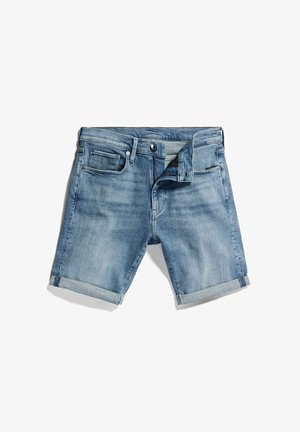 Shorts en jean bleu clair, avec revers roulés, fermeture par bouton et fermeture éclair, et détails de poches avant avec légère décoloration.
