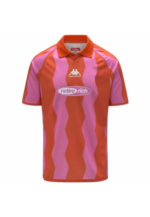 Polo a motivo a zigzag rosso e rosa realizzata in tessuto leggero. Presenta un colletto tradizionale e un logo sul petto.