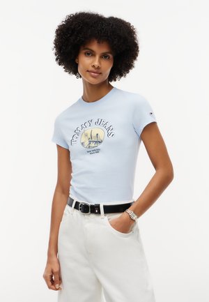 Tommy Jeans, SLIM NOVELTY TEE - T-shirt imprimé - sheer blue