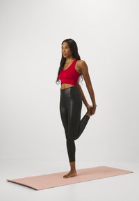 Athleta AURORA SEAMLESS CROP TANK - Top - clover berry
