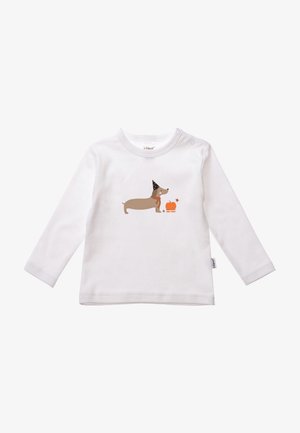 Weißes Langarmshirt aus weichem Stoff mit einem bedruckten braunen Dachshund in Partyhut, neben einem Kürbis und Sternen.