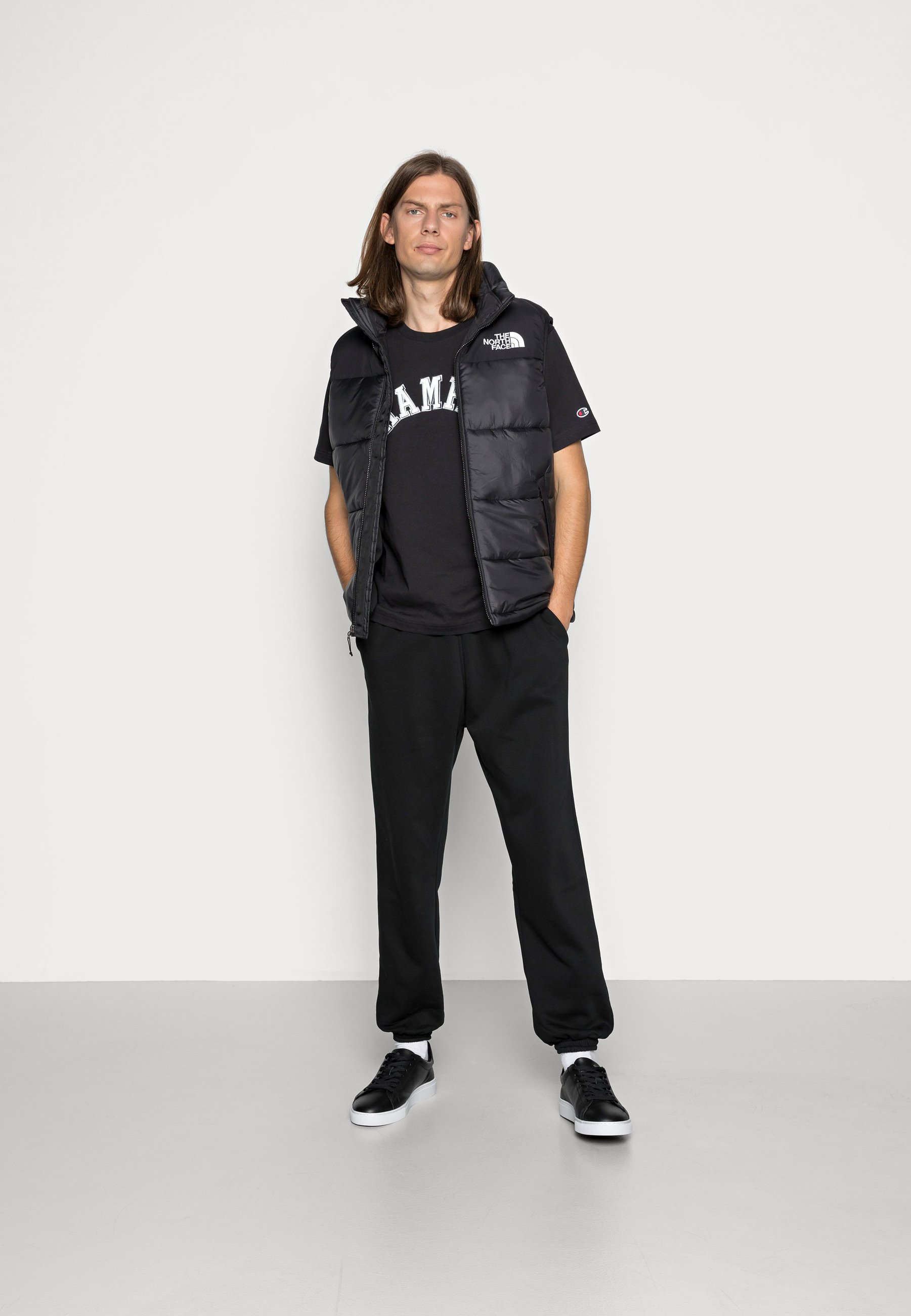 Weekday SEBBE NARROW - Pantalones deportivos - black/negro - Zalando.es