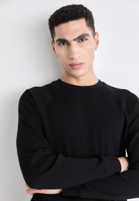 GAP WAFFLE CREW - Hosszú ujjú felső - black