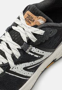 New Balance FRESH FOAM X HIERRO V8 - Scarpe da trail running - blacktop