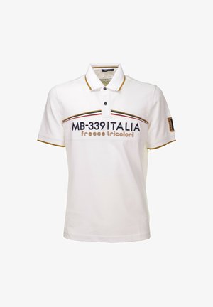 Polo bianca corta con rifiniture marroni, bottoni neri e testo "MB-339 ITALIA frecce tricolori" sul petto.