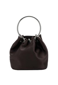 Bolso de satén marrón con un diseño recogido, con asas circulares plateadas y acentos metálicos para el cierre. Textura suave en toda su superficie.