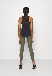 Nike Performance Trikoot - khaki