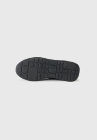 Calvin Klein Jeans RETRO RUNNER  - Sportbačiai - black/bright white