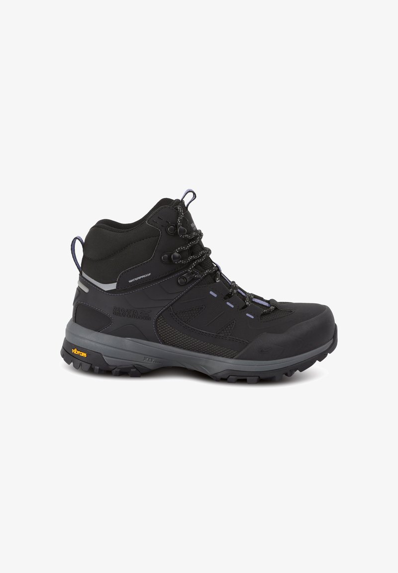 Botte de randonnée imperméable noire avec soutien de la cheville, design à lacets, semelle épaisse Vibram et embout renforcé pour une utilisation en extérieur robuste.
